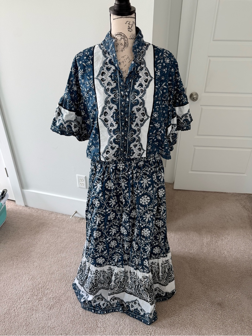 Like New Sue Sartor 3 piece belted Blue and White Printed Maxi Skirt Set - Picture 11 of 13